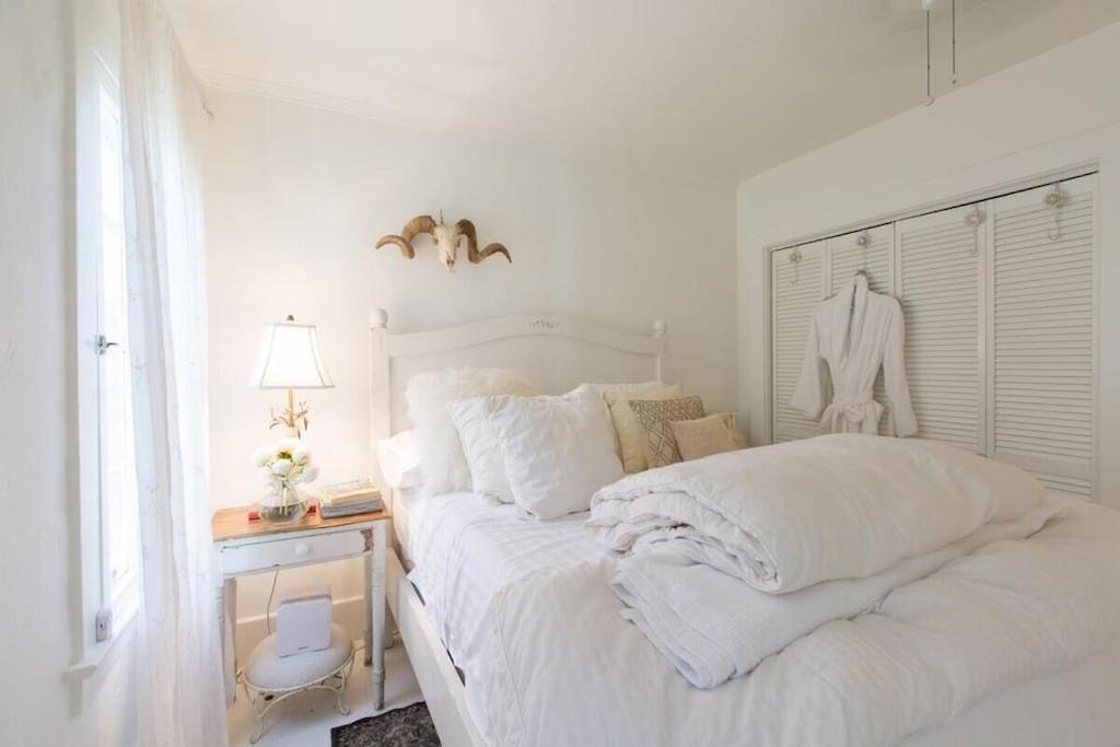 Vakantiehuis Elegant White Cottage, Venice Beach, California *
