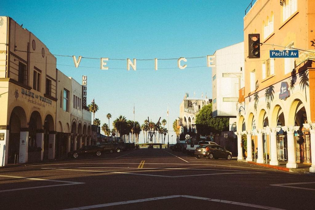 Vakantiehuis Elegant White Cottage, Venice Beach, California *